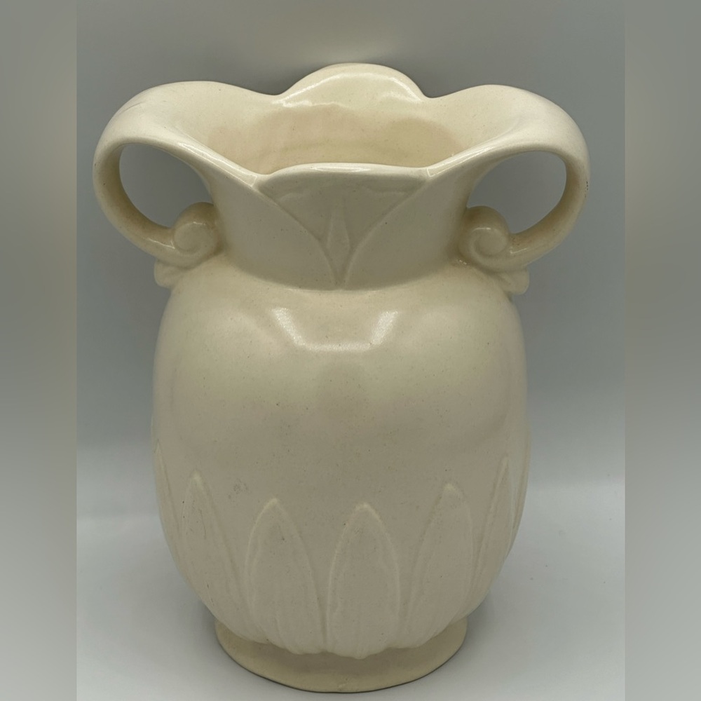 Red Wing Pottery Lotus double-handled urn/vase model number 930